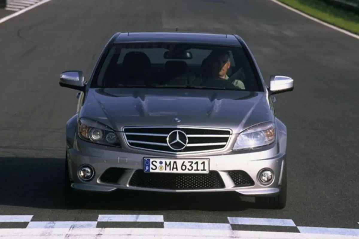 Mercedes C63 AMG (6)