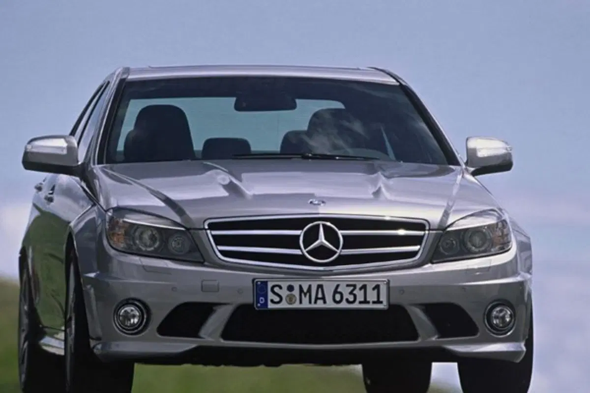 Mercedes C63 AMG (7)