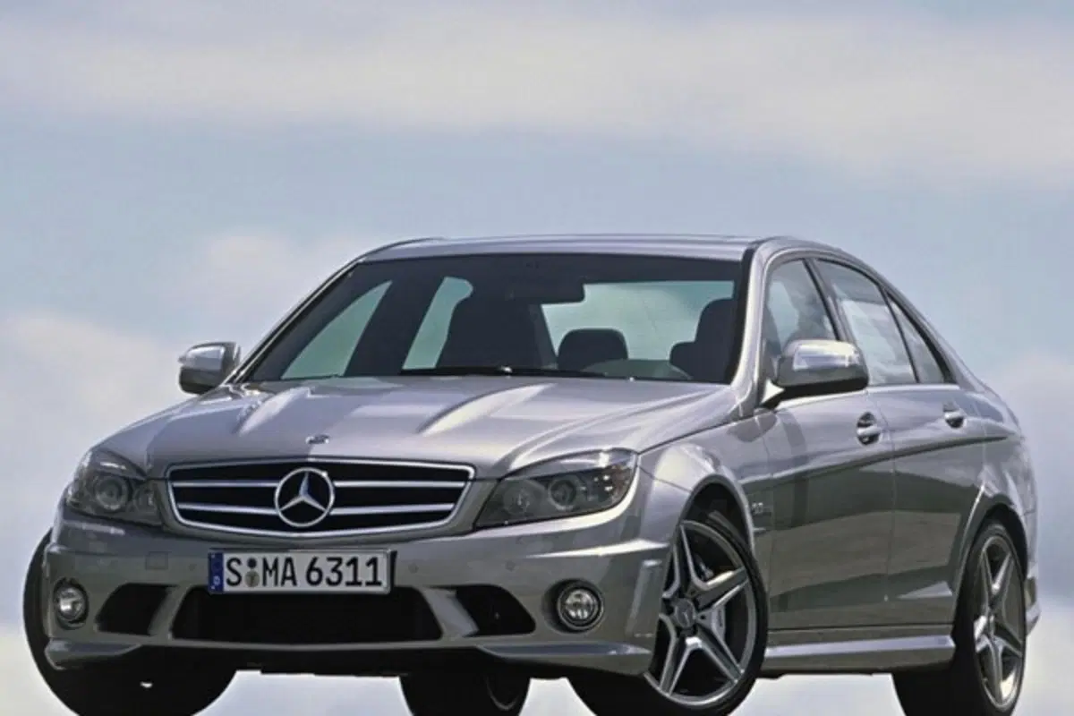 Mercedes C63 AMG (8)