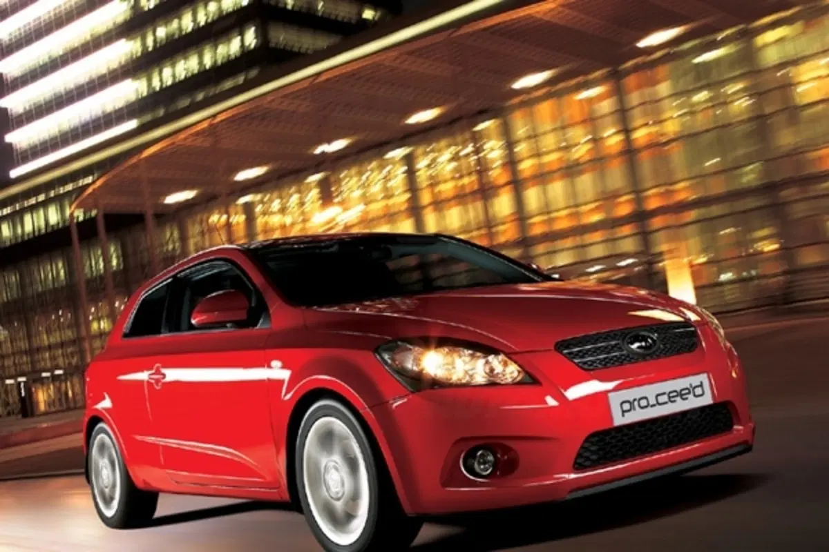 Kia Cee'd 3 porte (2)