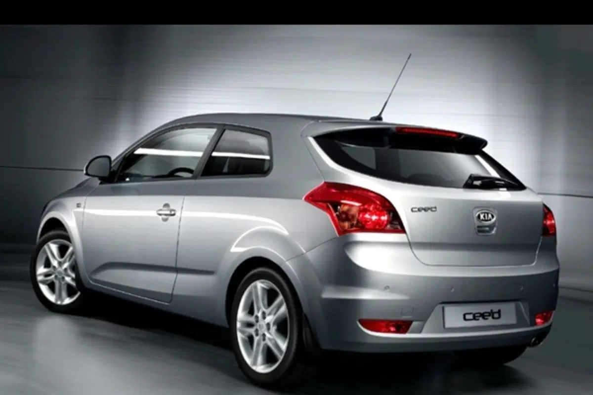 Kia Cee'd 3 porte (3)