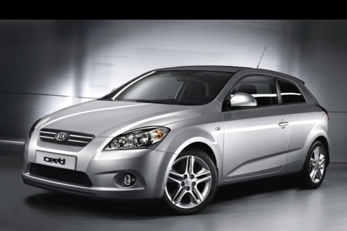 Kia Cee'd 3 porte (4)