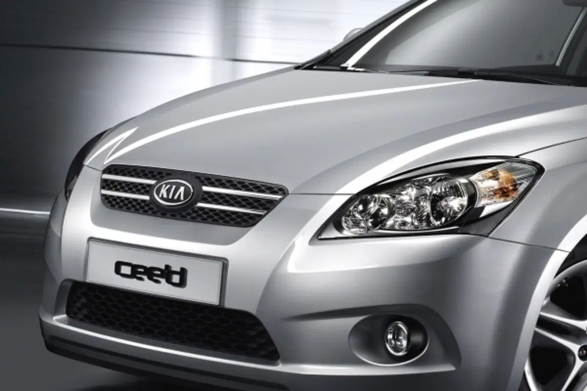 Kia Cee'd 3 porte (5)