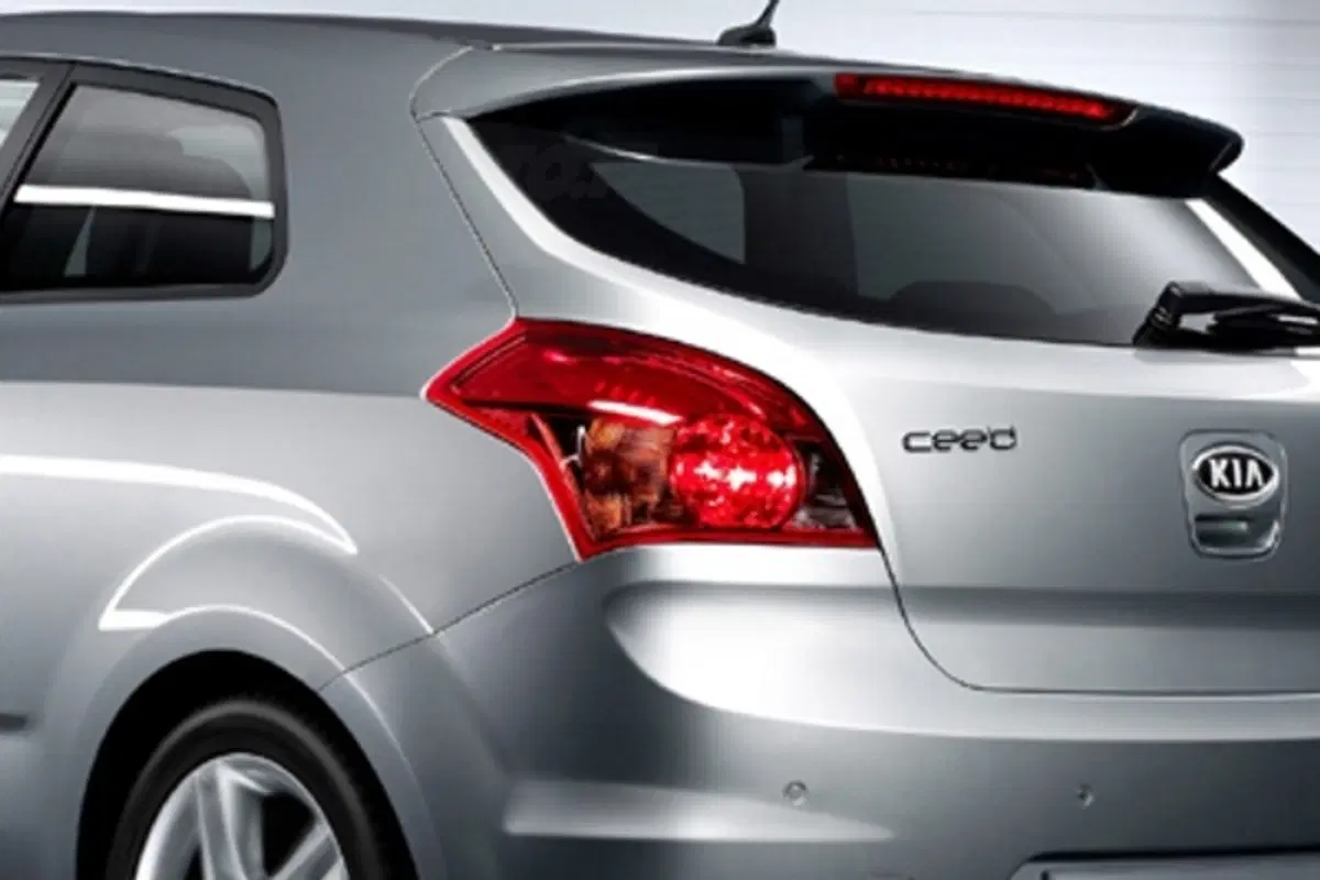 Kia Cee'd 3 porte (8)