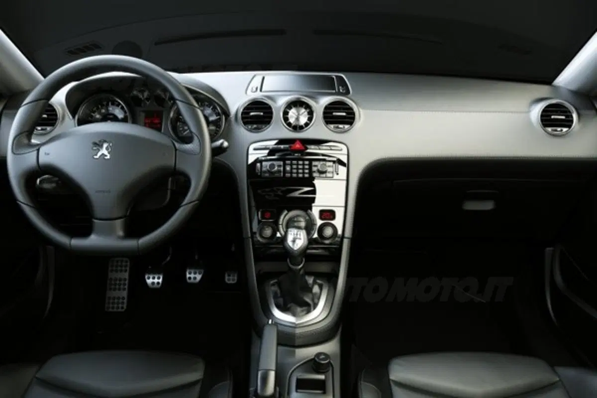 Peugeot 308 RCZ (9)