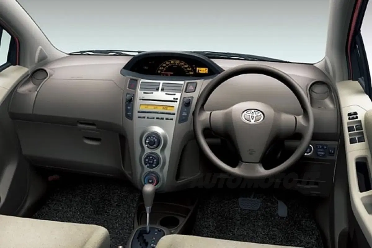Toyota Yaris restyling (5)