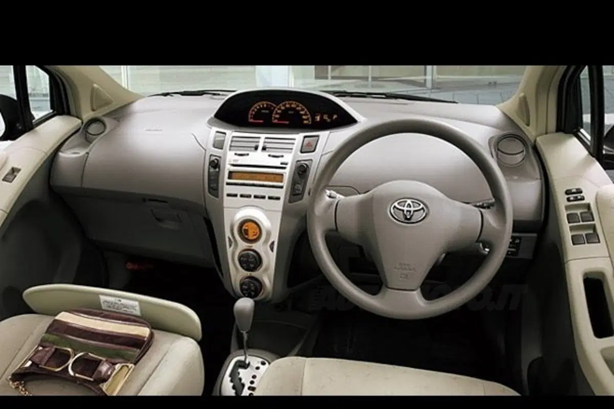 Toyota Yaris restyling (11)