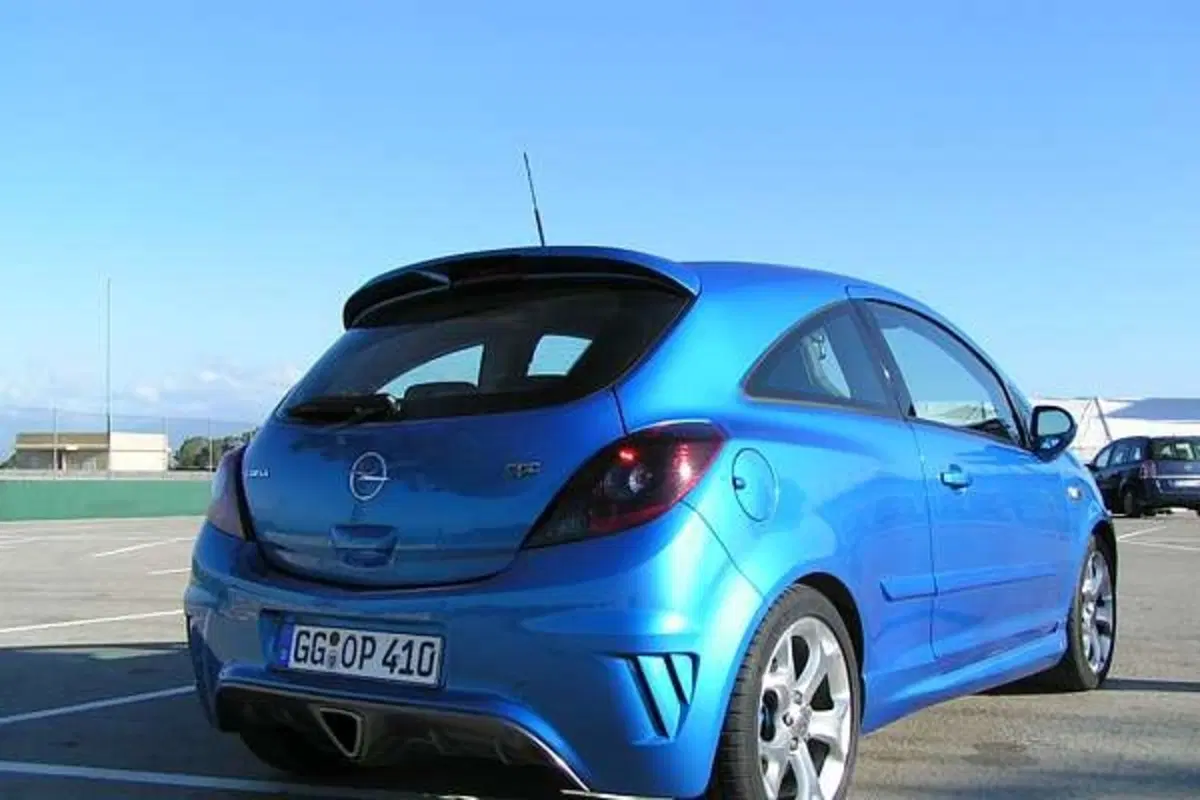 Corsa Opel Performance Center: nuovo record al Ring (3)