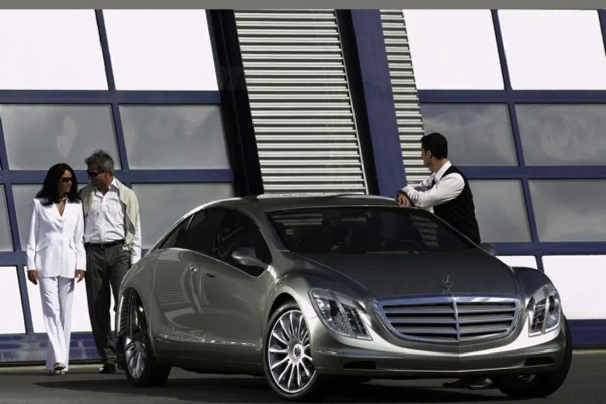 Mercedes F700 (5)