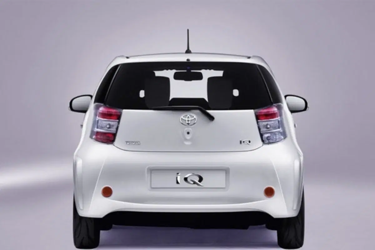 Toyota iQ (9)