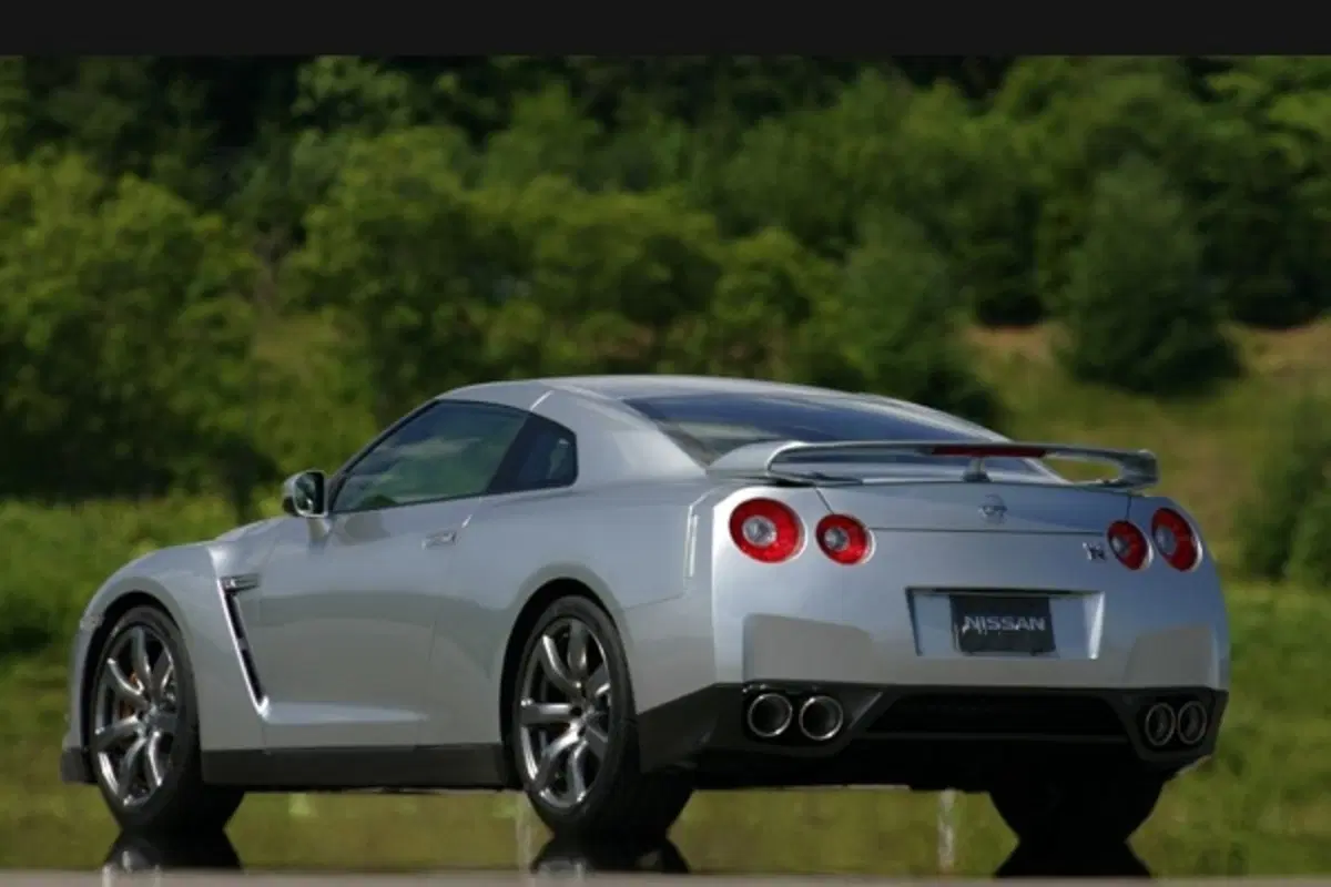 Nissan GT-R