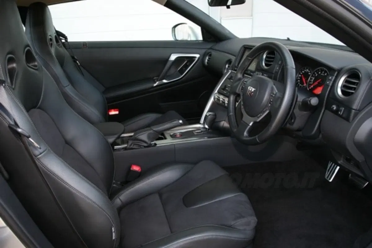 Nissan GT-R (10)