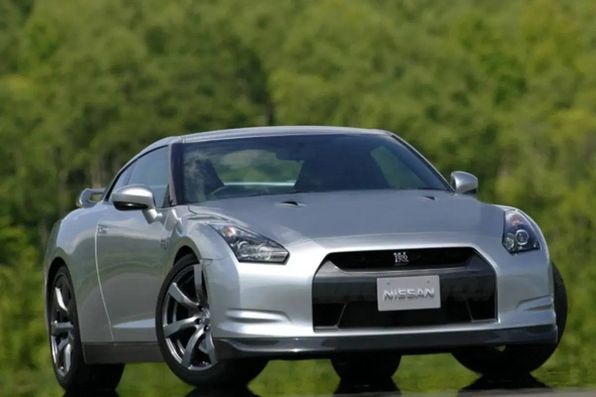 Nissan GT-R (33)