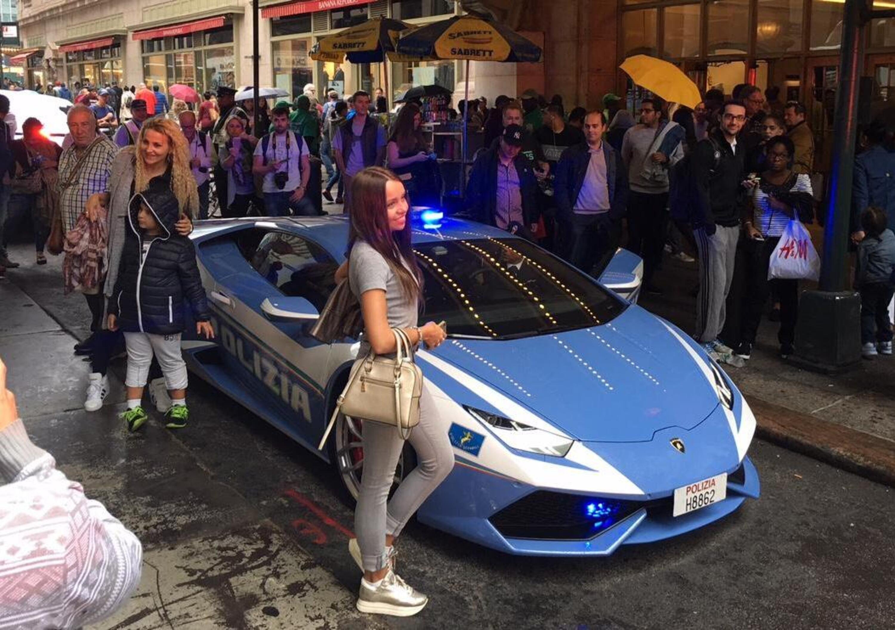 Lamborghini Huracan della Polizia stupisce a New York