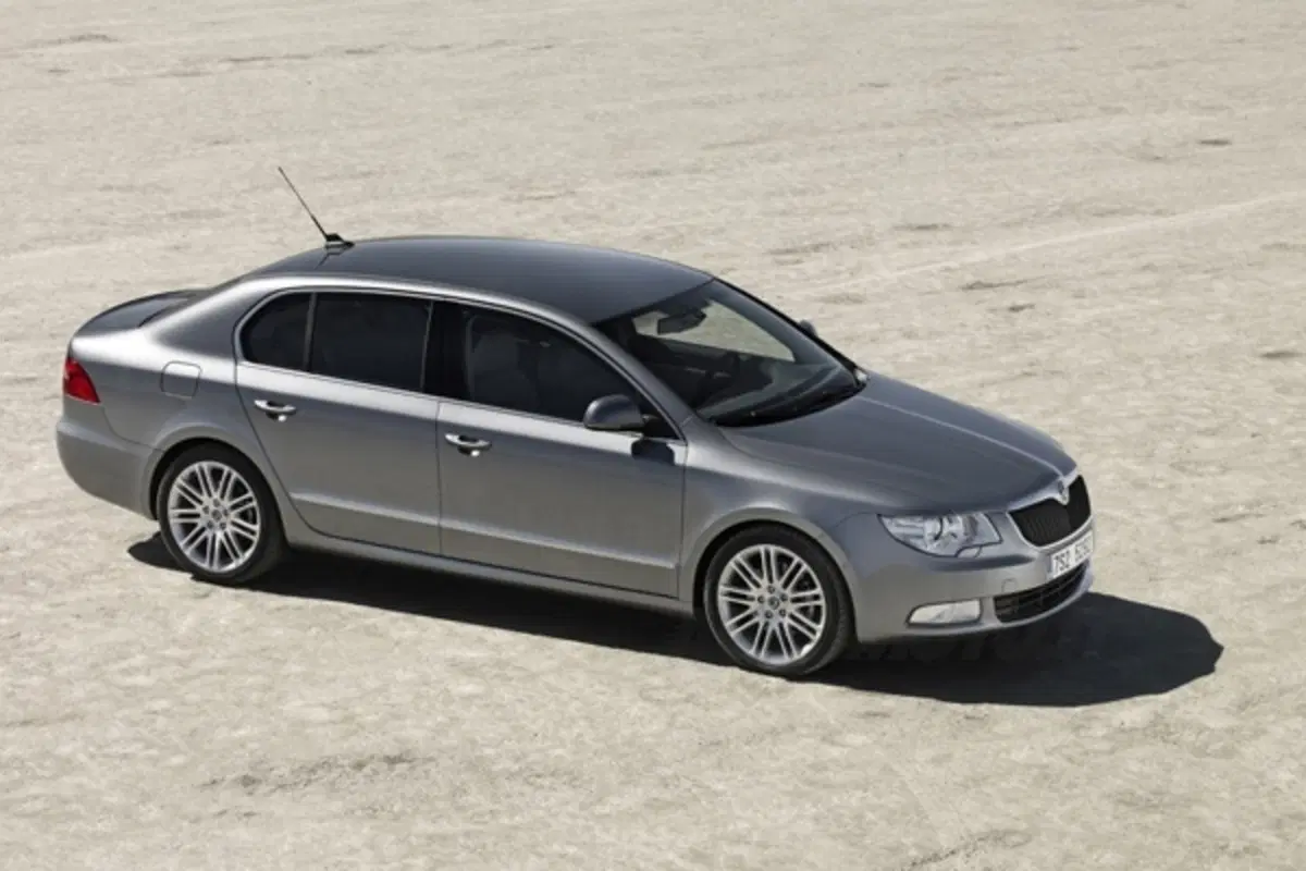 Nuova Skoda Superb (2)