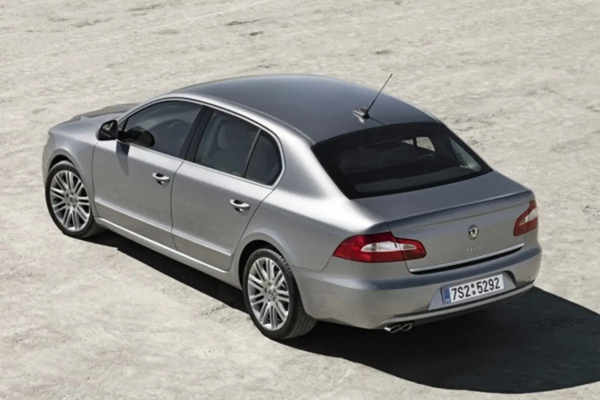 Nuova Skoda Superb (3)