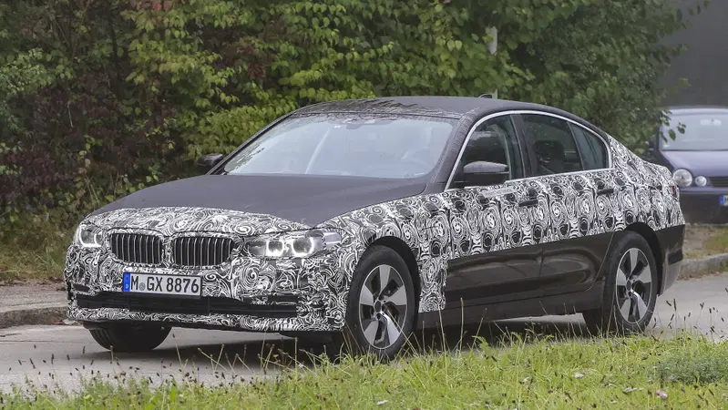 Nuova BMW Serie 5: l'unveiling ufficiale il 13 ottobre [Video teaser]