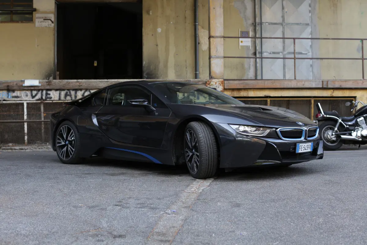 Hundred to go: arriva su Sky la serie tv marchiata BMW e Fox (5)