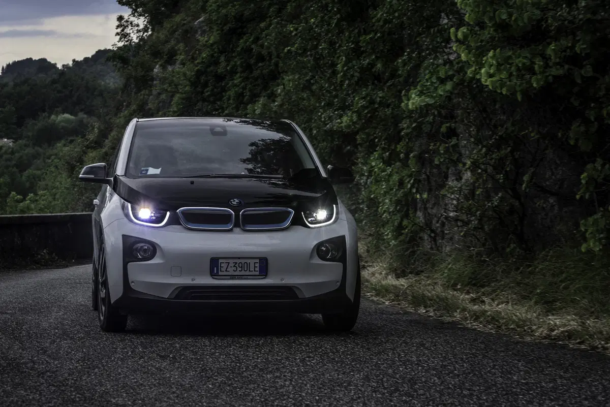 Hundred to go: arriva su Sky la serie tv marchiata BMW e Fox (8)