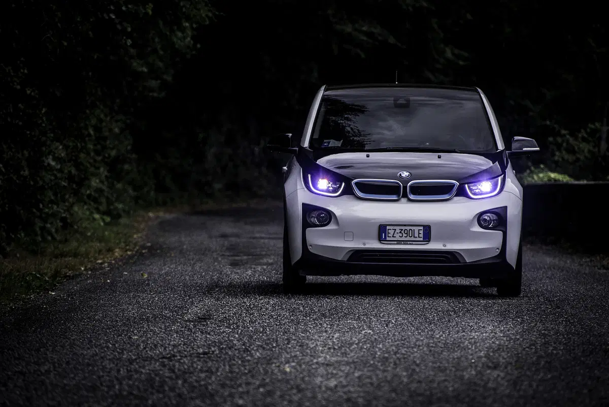 Hundred to go: arriva su Sky la serie tv marchiata BMW e Fox (9)