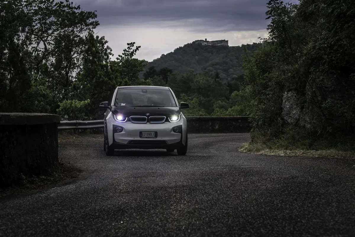Hundred to go: arriva su Sky la serie tv marchiata BMW e Fox (10)