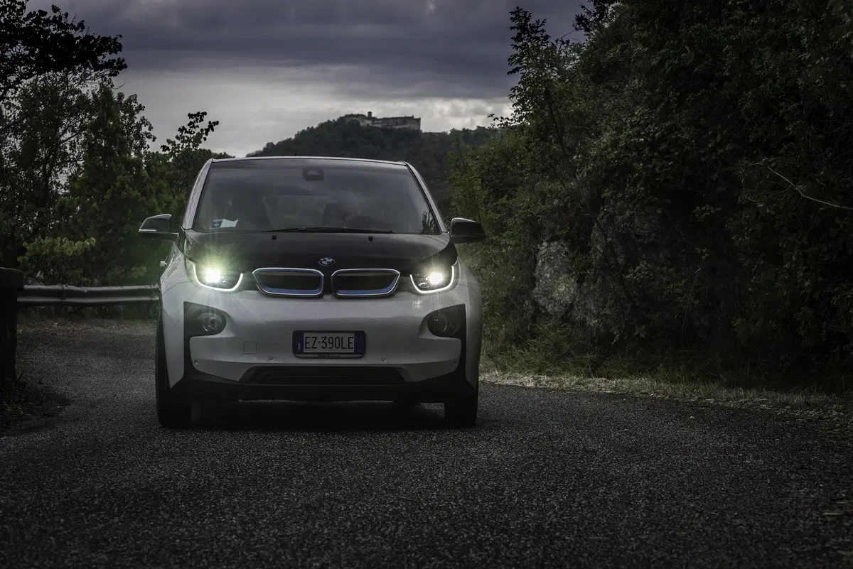 Hundred to go: arriva su Sky la serie tv marchiata BMW e Fox (14)