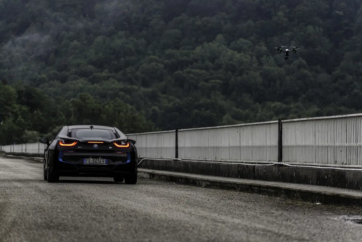Hundred to go: arriva su Sky la serie tv marchiata BMW e Fox (18)