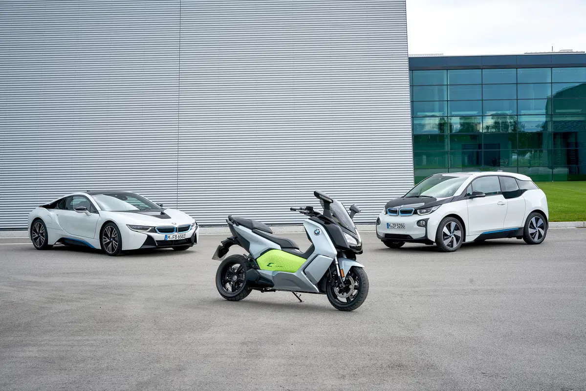 Hundred to go: arriva su Sky la serie tv marchiata BMW e Fox (20)