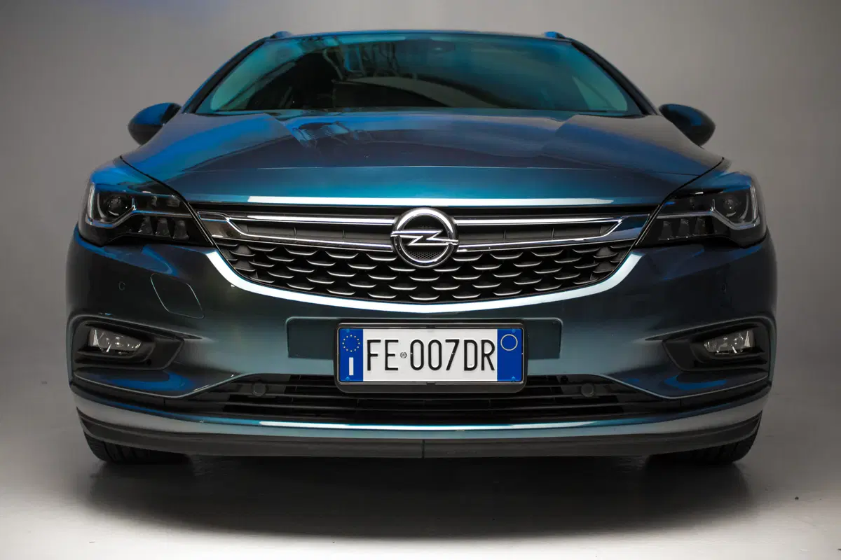Opel Astra, ecco perché scegliere i fari full led a matrice IntelliLux [Video] (2)