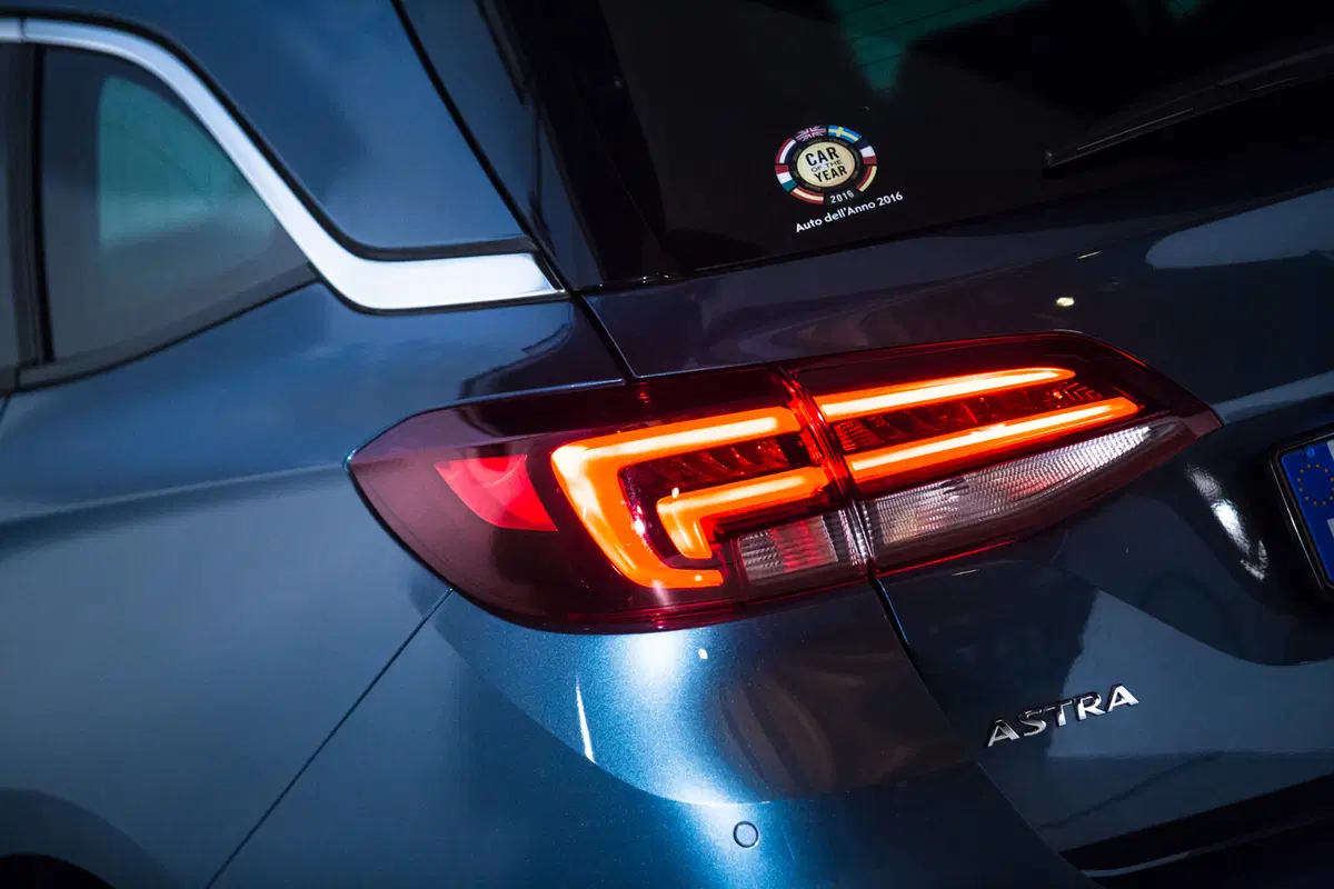 Opel Astra, ecco perché scegliere i fari full led a matrice IntelliLux [Video] (6)