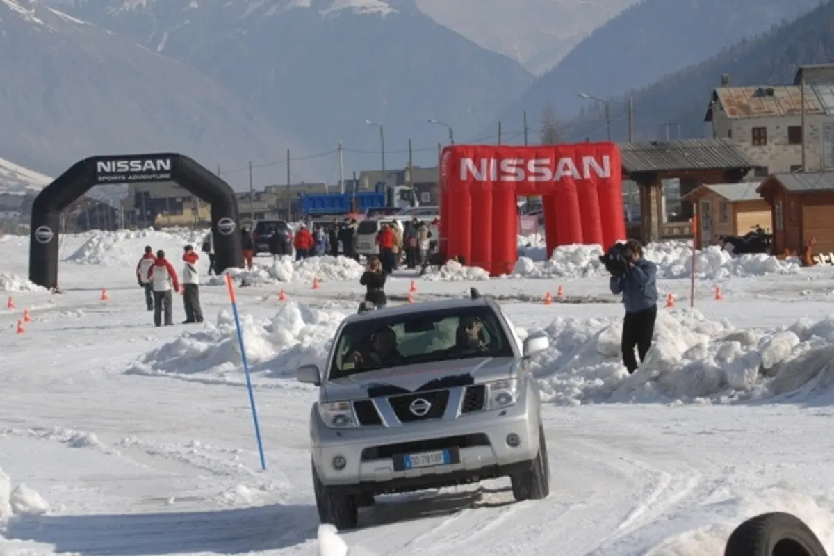 Nissan Snow Camp (2)
