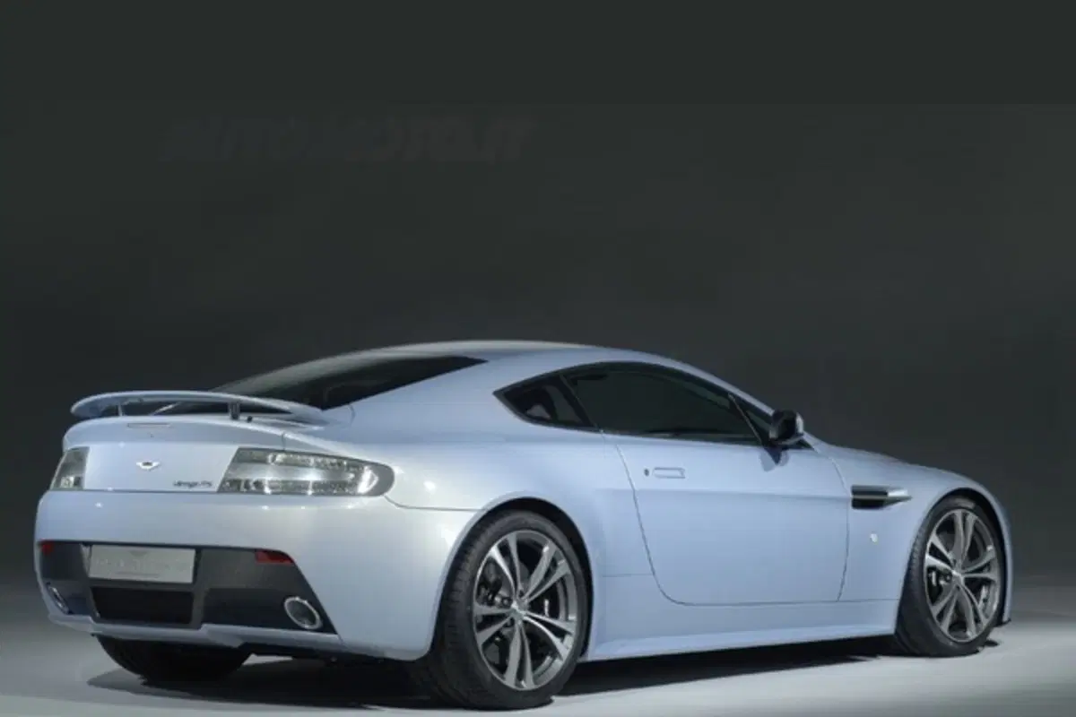 Aston Martin V12 Vantage RS