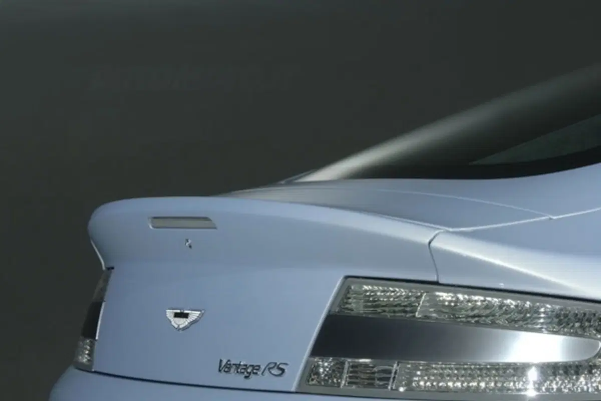 Aston Martin V12 Vantage RS (3)