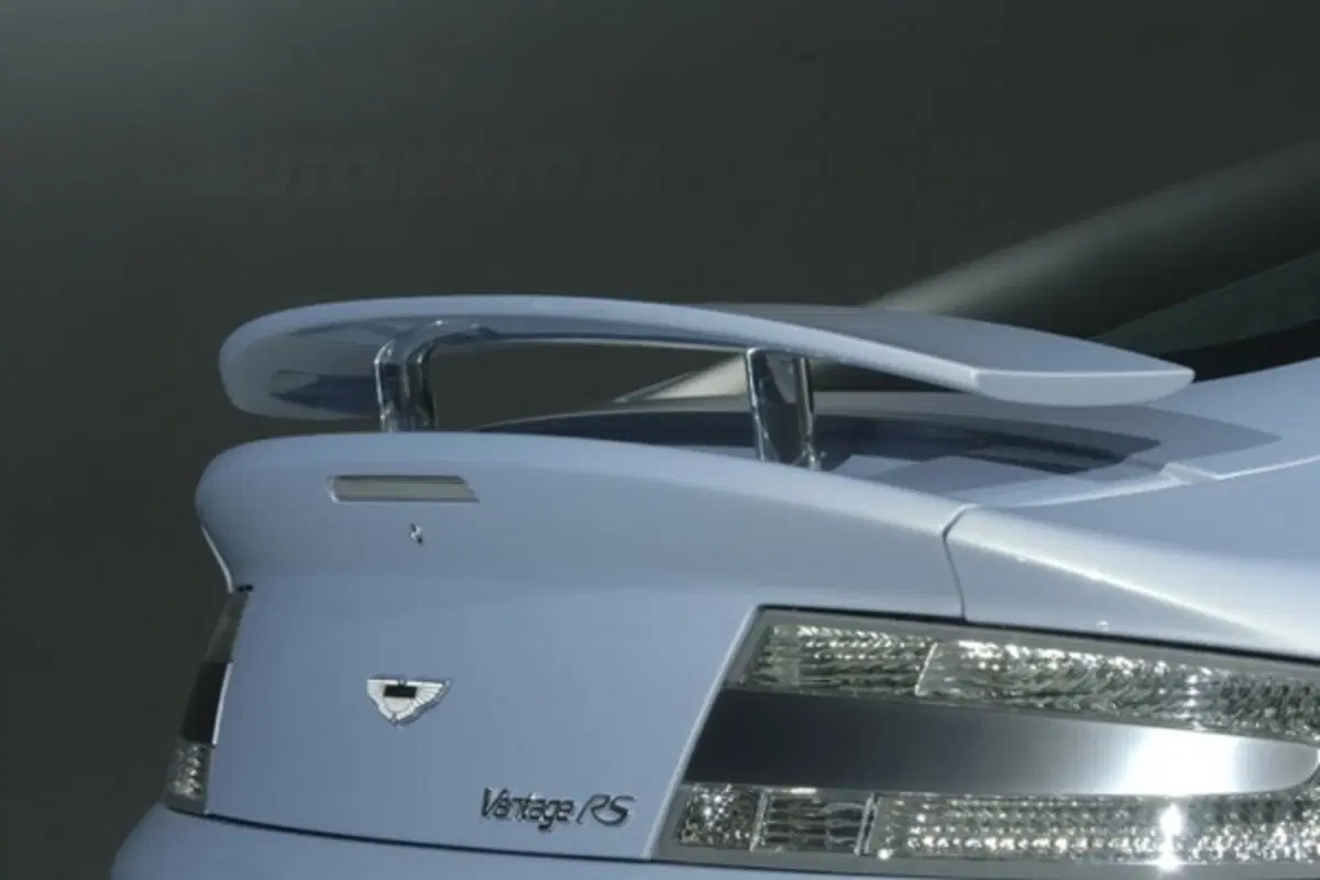 Aston Martin V12 Vantage RS (5)