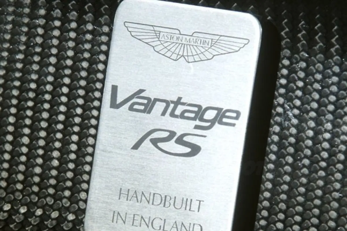 Aston Martin V12 Vantage RS (6)