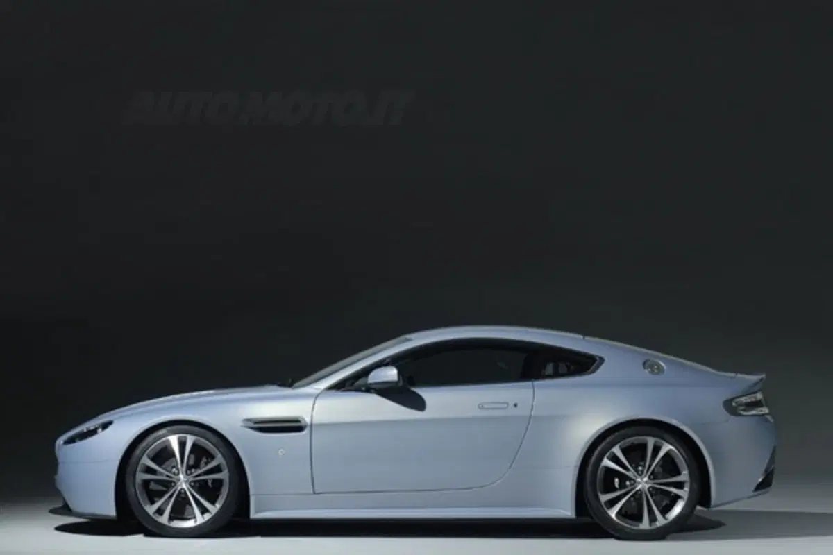 Aston Martin V12 Vantage RS (9)
