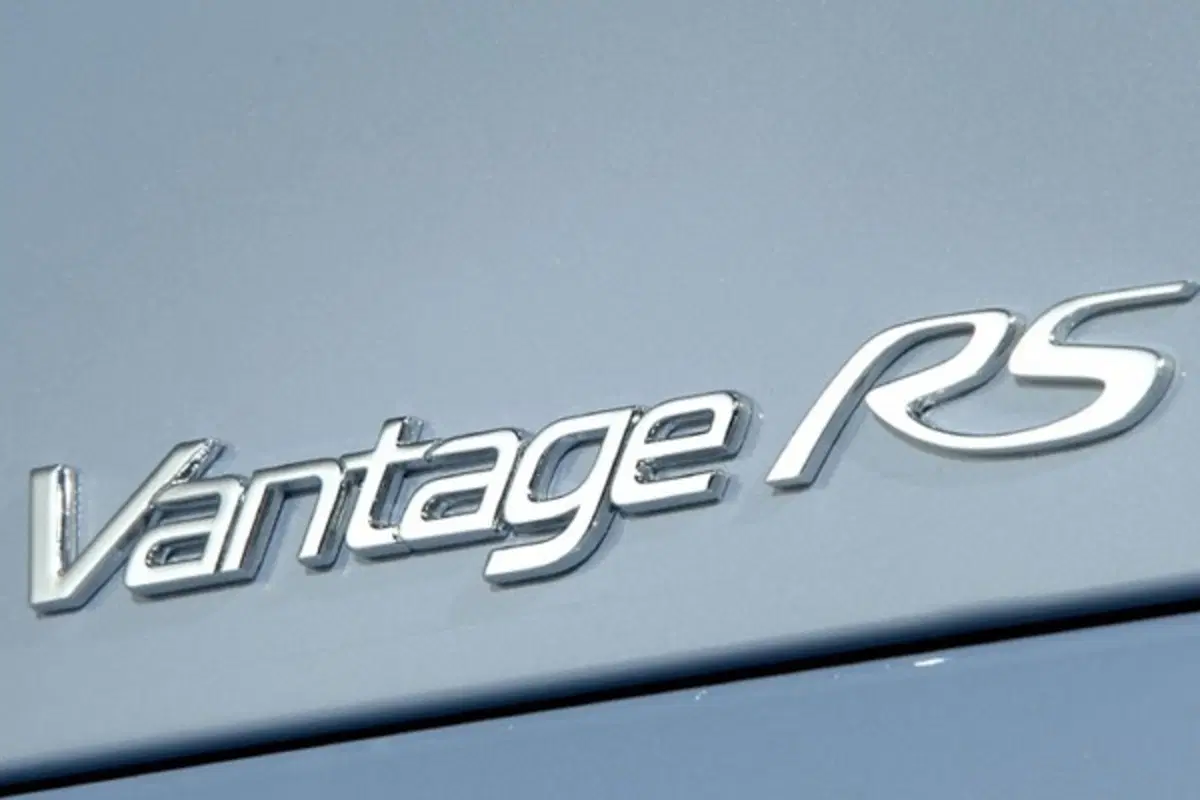 Aston Martin V12 Vantage RS (10)