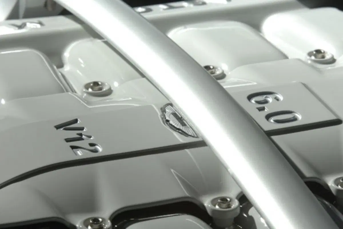 Aston Martin V12 Vantage RS (14)