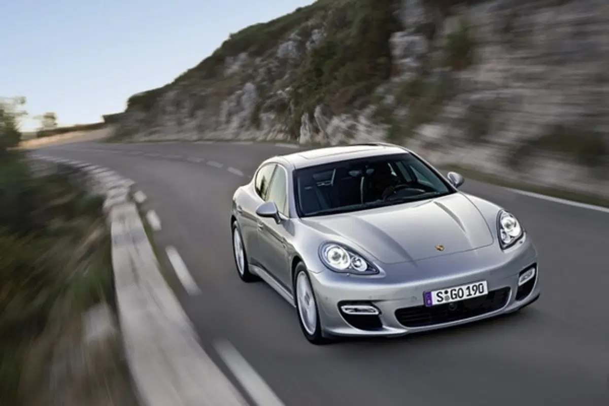 Porsche Panamera (11)