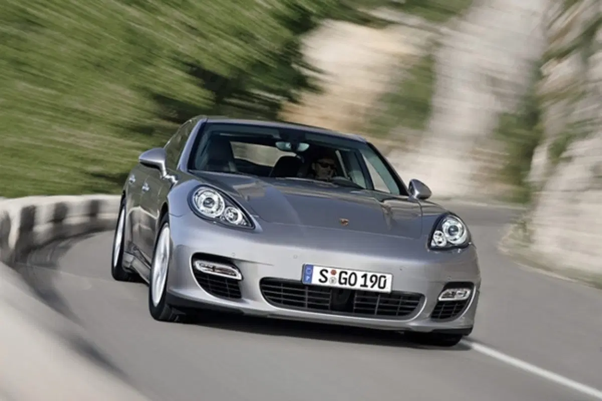 Porsche Panamera (22)