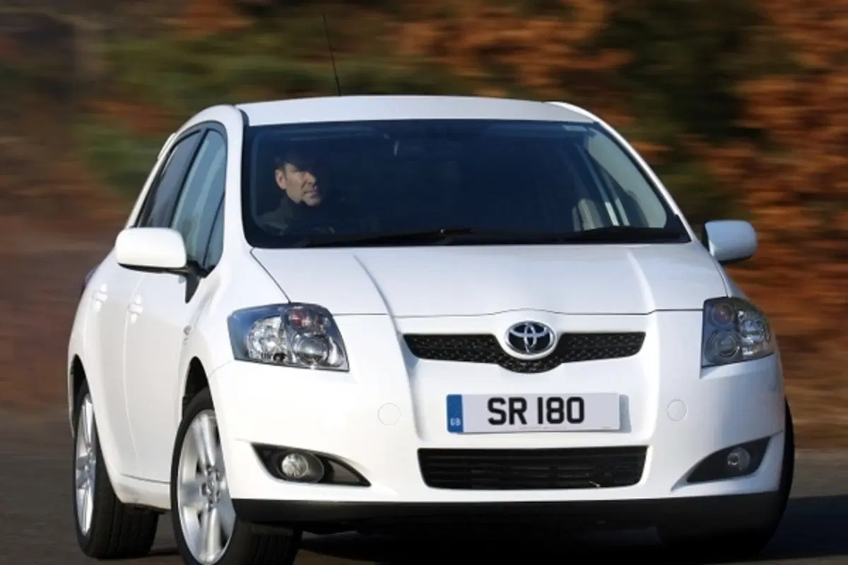 Toyota Auris SR180 (5)