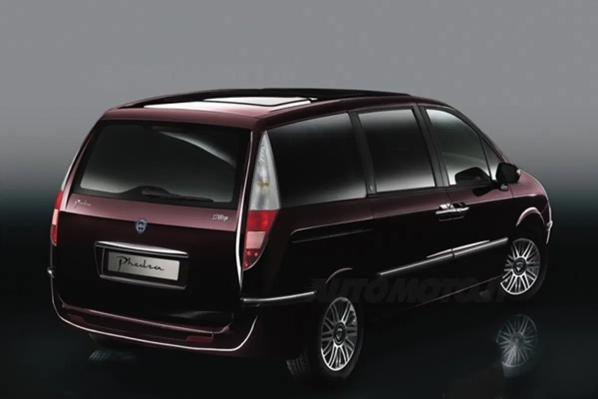 Lancia Phedra restyling (3)
