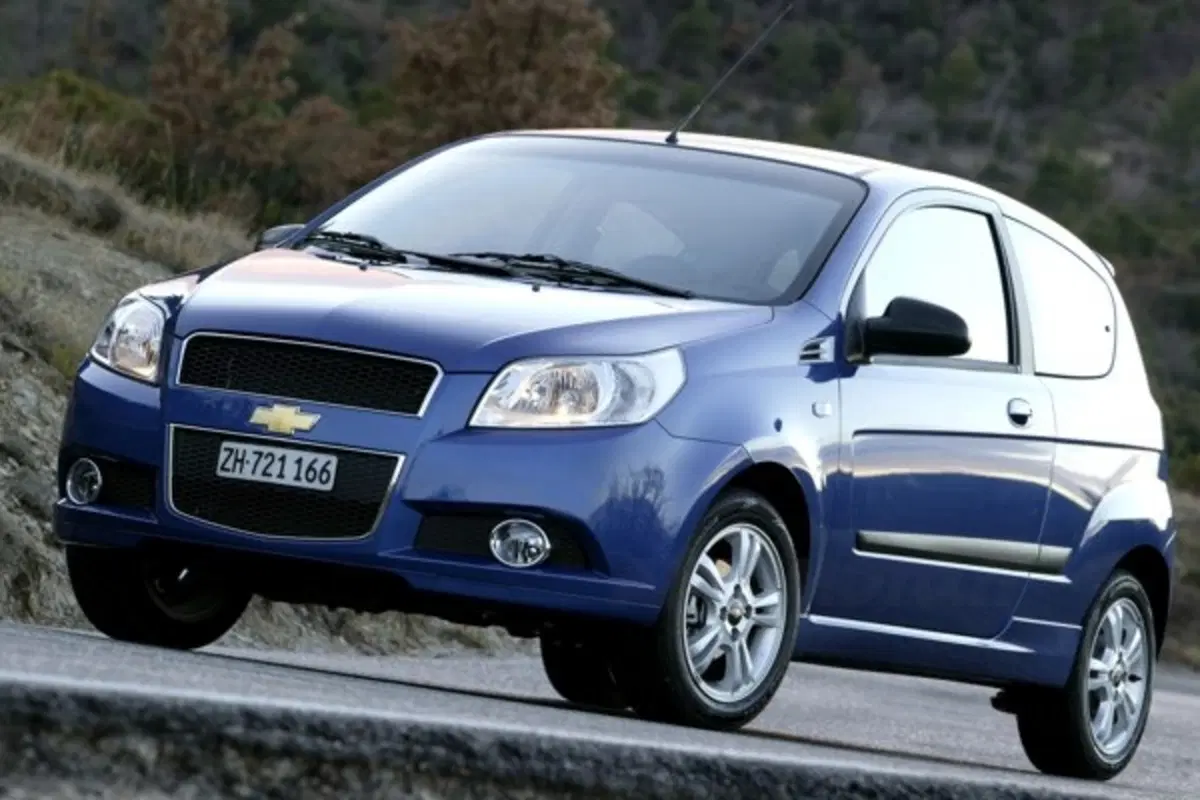 Chevrolet Aveo 3p (2)