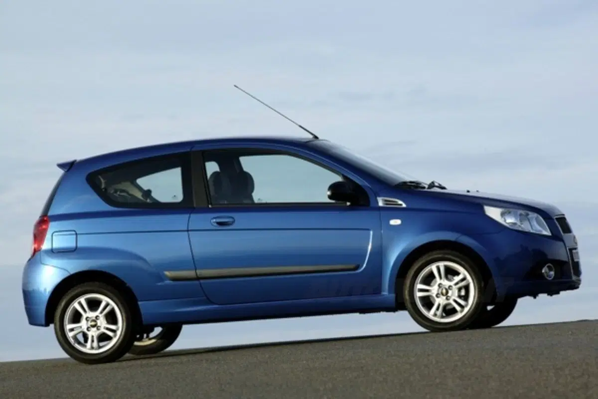 Chevrolet Aveo 3p (3)