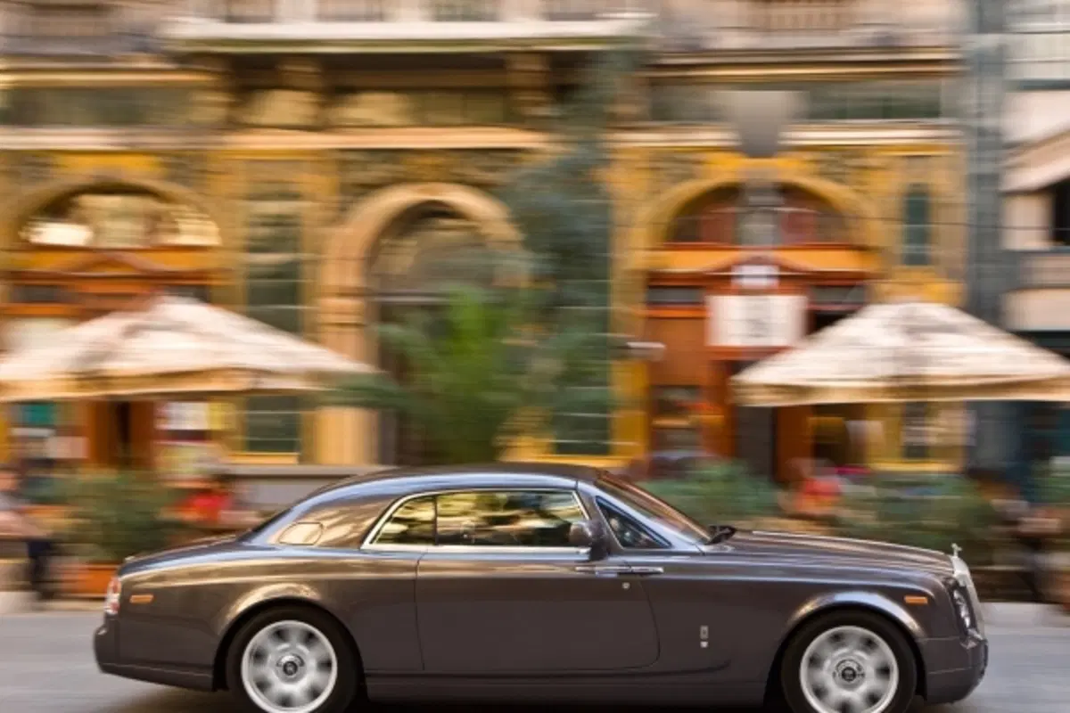 Rolls Royce Phantom Coupè (9)