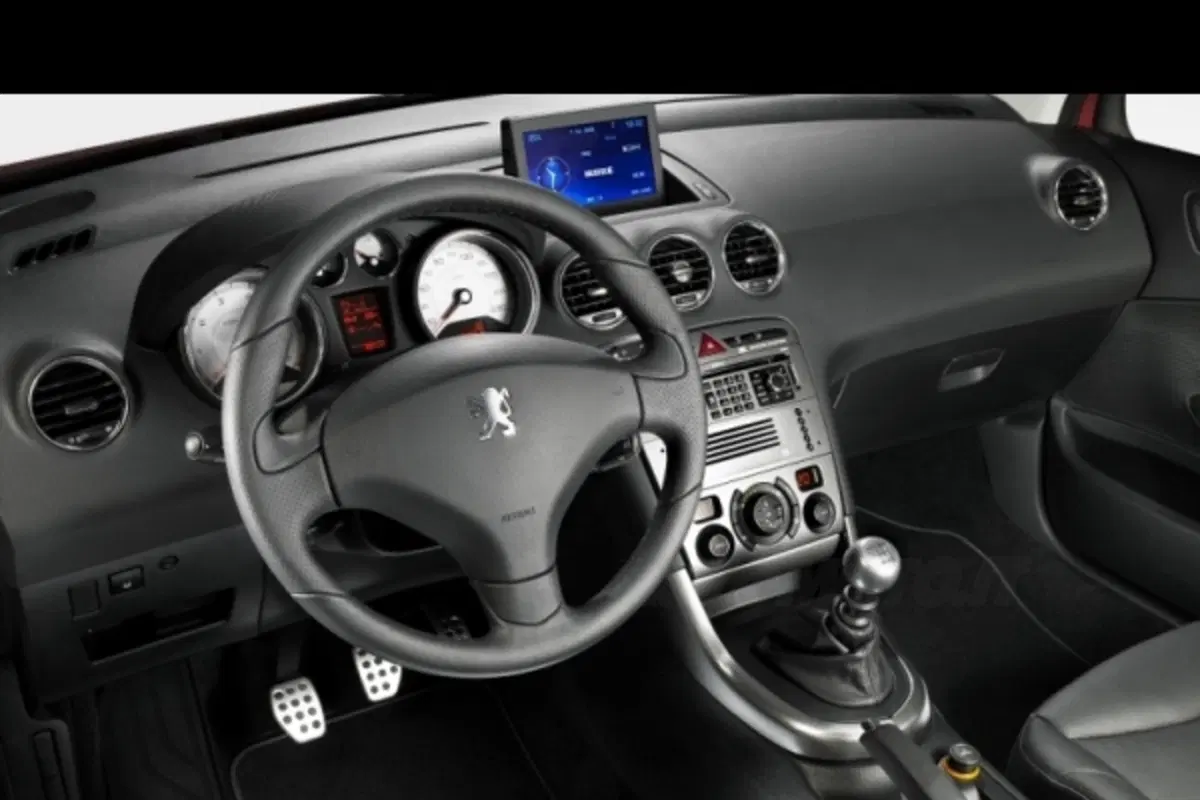 Peugeot 308 GT (4)