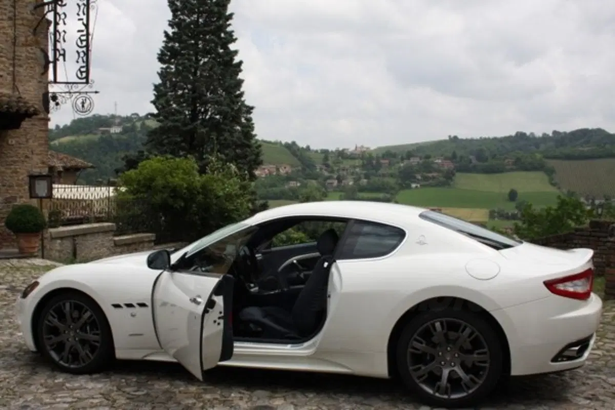Maserati GranTurismo (2)