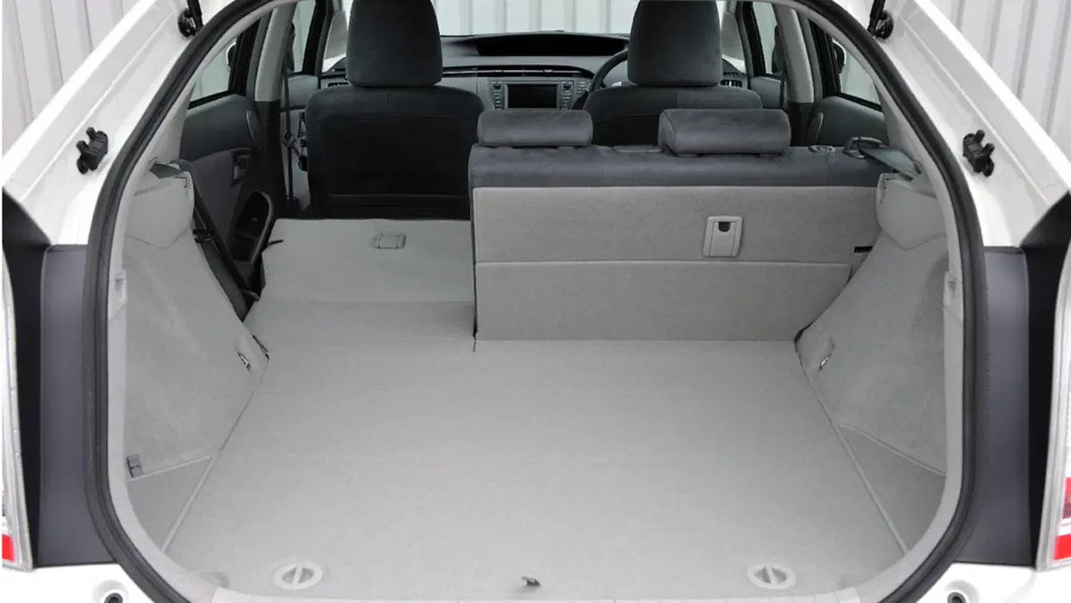 Toyota Prius 1.8 Active Plug-in (6)