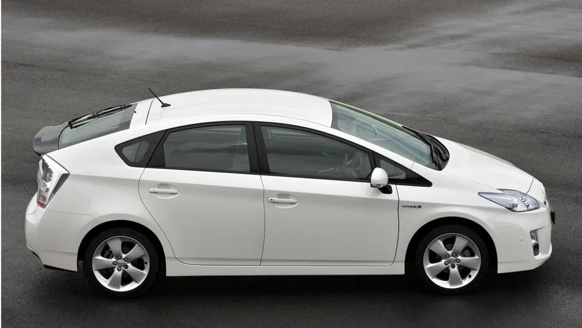 Toyota Prius 1.8 Active Plug-in (2)