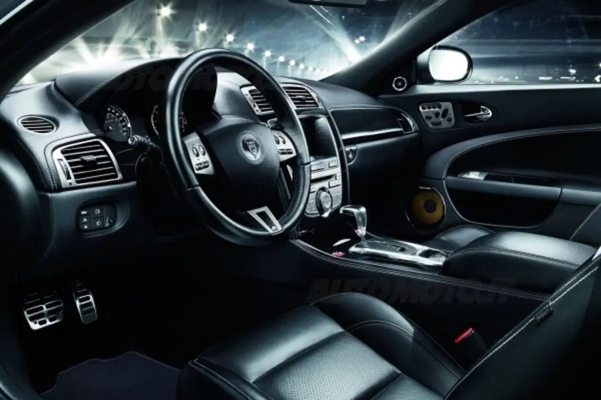 Jaguar XKR-S (4)